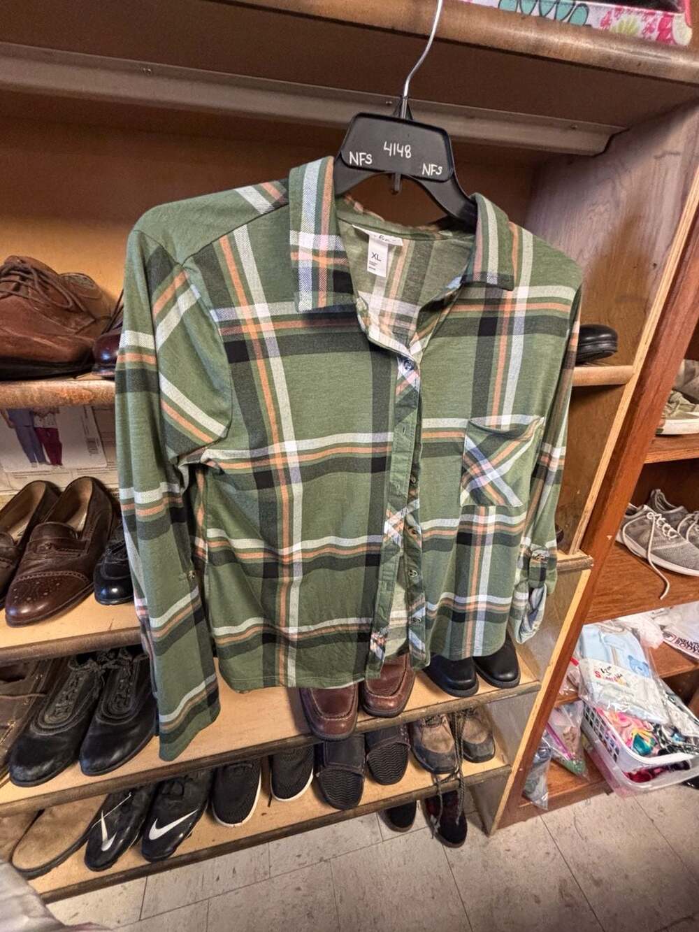 Just Be Women's Green Plaid Long Sleeve Button-Down Shirt
